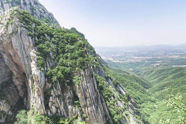 河南嵩山的景色在五岳中能排第几？让我们徒步去看一看