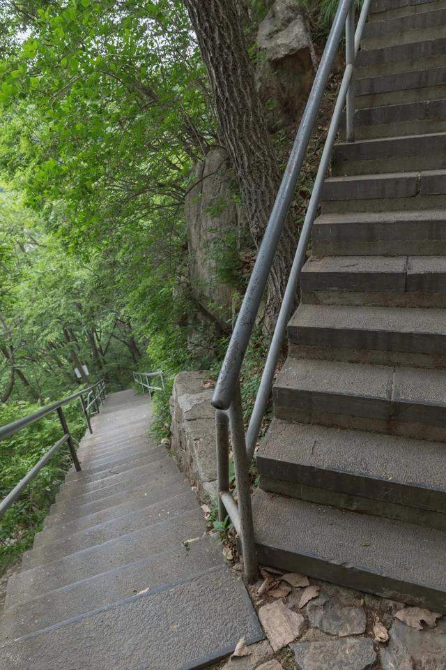 河南嵩山的景色在五岳中能排第几？让我们徒步去看一看