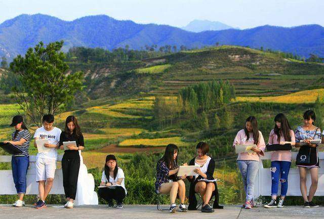 河南有一小乡镇，一年四季都适宜旅游，不收门票，就在洛阳