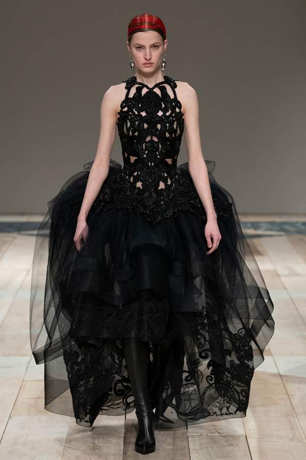 Alexander McQueen 2020年秋冬系列女装时装秀