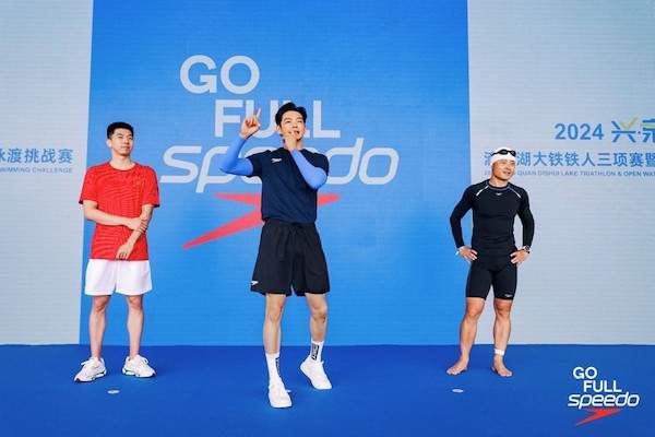  Speedo黑标5.0系列泳衣助力STC泳者飞渡滴水湖