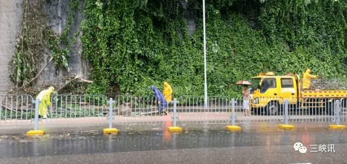 刚拍回来的！万州遭暴雨袭击！