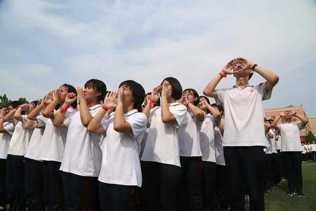 向梦想出发，高考倒计时30天衡水二中学生操场激情呐喊