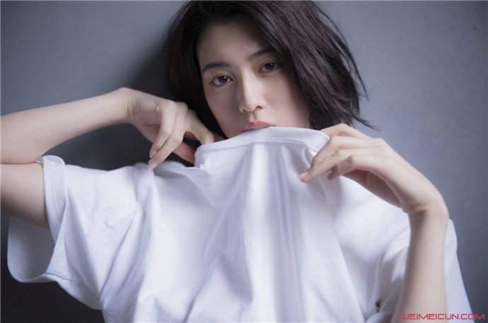 三吉彩花有没有下海 三吉彩花大尺写真曝光这身材真好