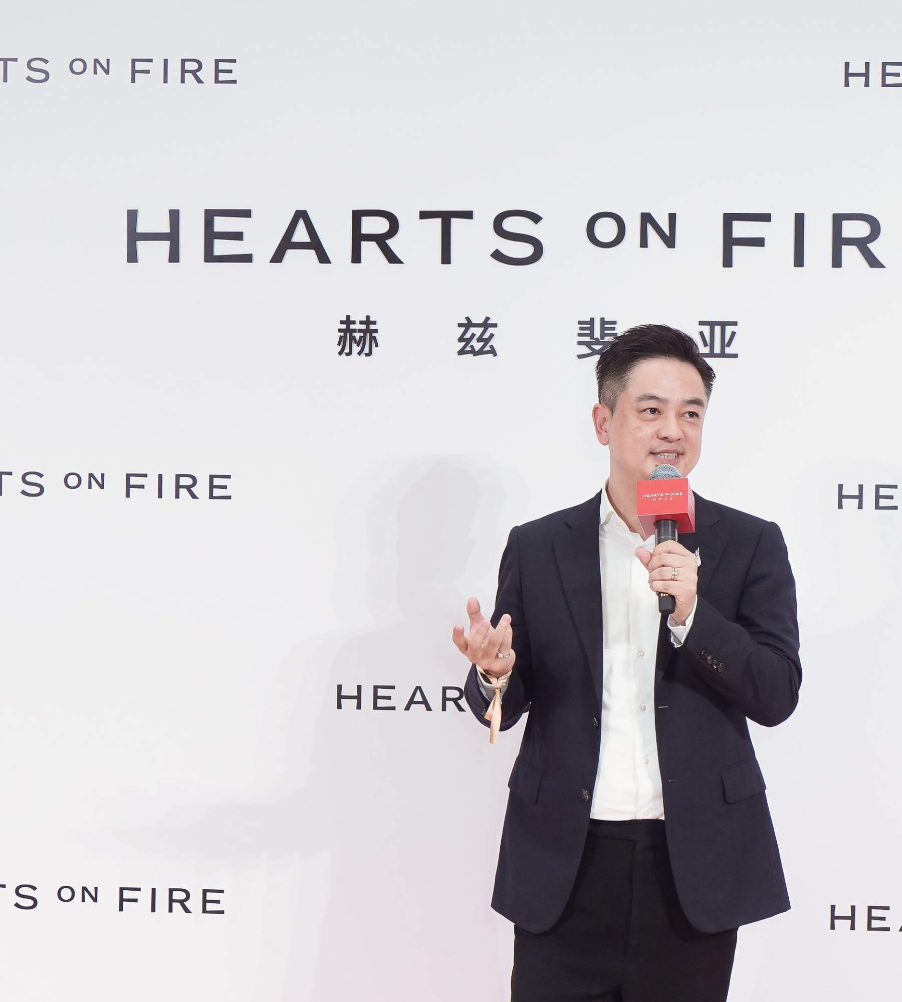 HEARTS ON FIRE赫兹斐亚 “璀璨时光”限时展闪耀揭幕