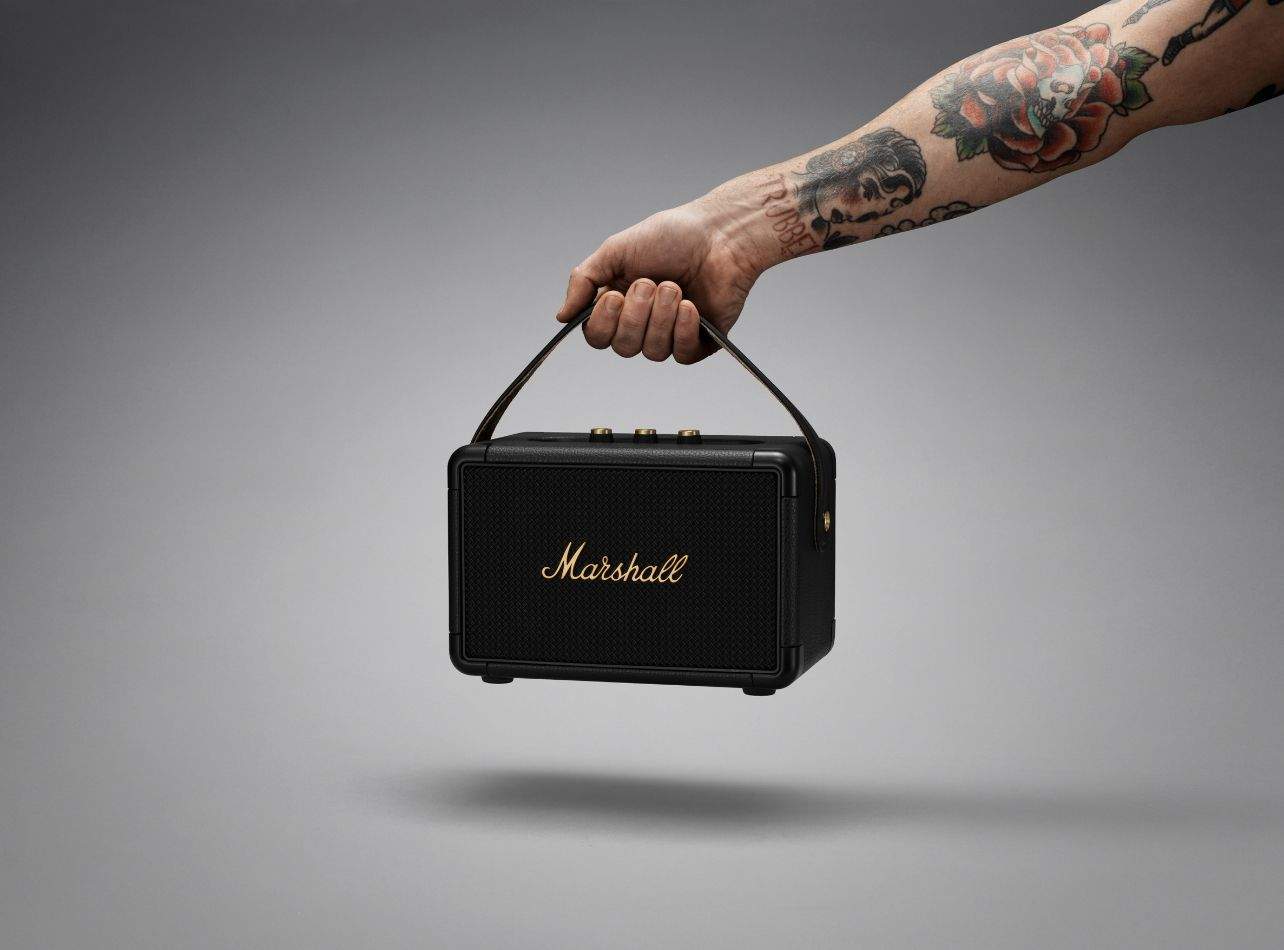 MARSHALL  两大传奇产品 KILBURN II  和 TUFTON 便携音箱加入 BLACK AND BRASS 标志性配色系列