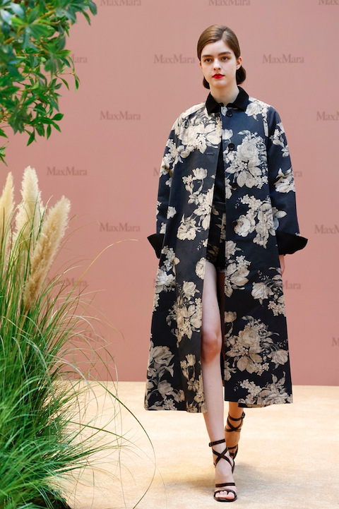 “以创意风姿点亮都市盎然春色”—Max Mara 2024 春夏系列登陆北京