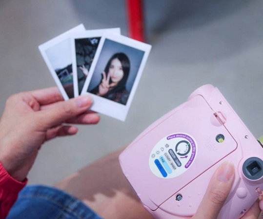  00后女生潮拍照相机博仕外型讨人喜欢清爽instaxmini7C