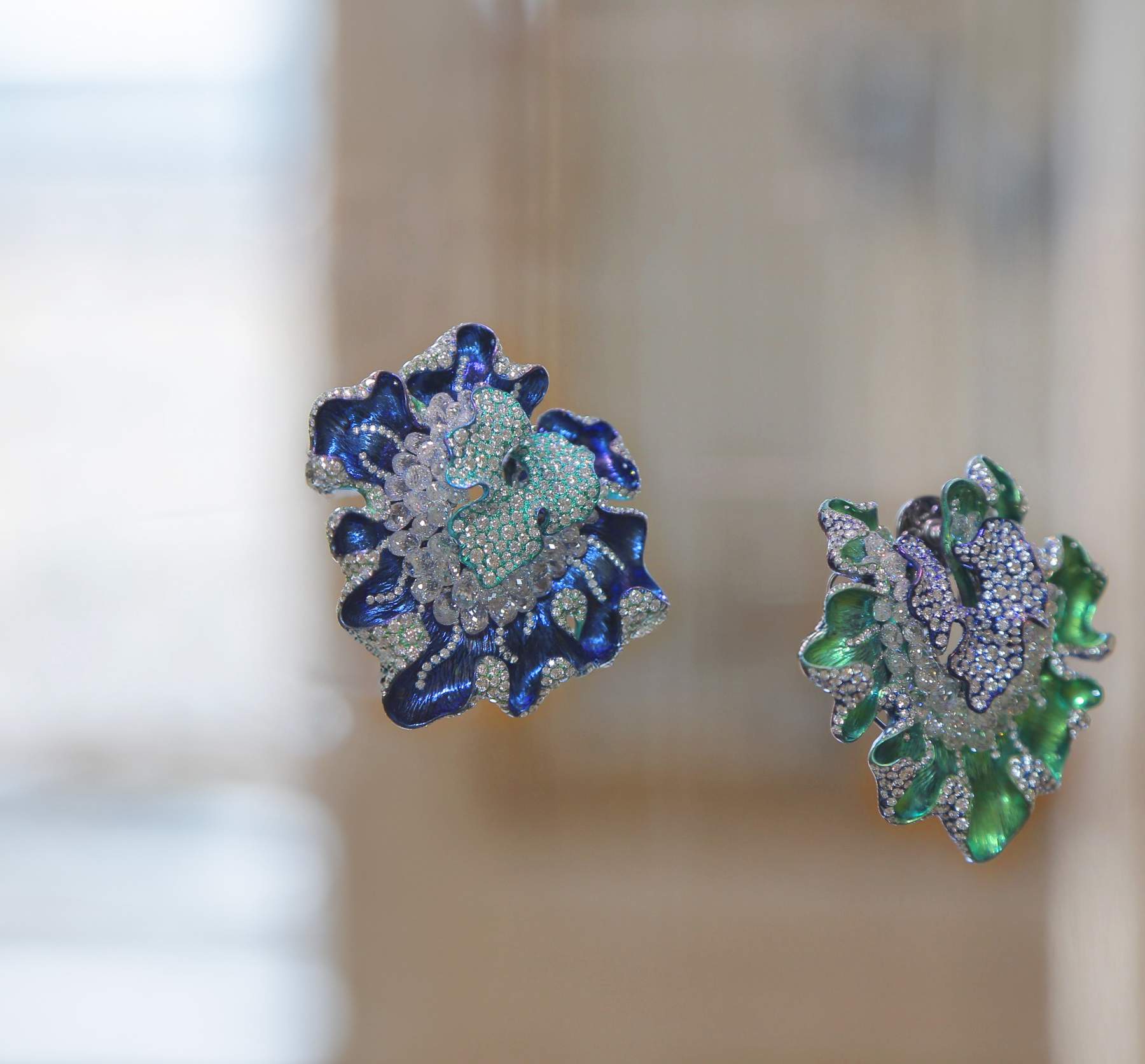 高定珠宝品牌 ANNA HU HAUTE JOAILLERIE 巴黎高定周《莳花珠韵．芳华绝代》跨越时空无界再现自然灵魂