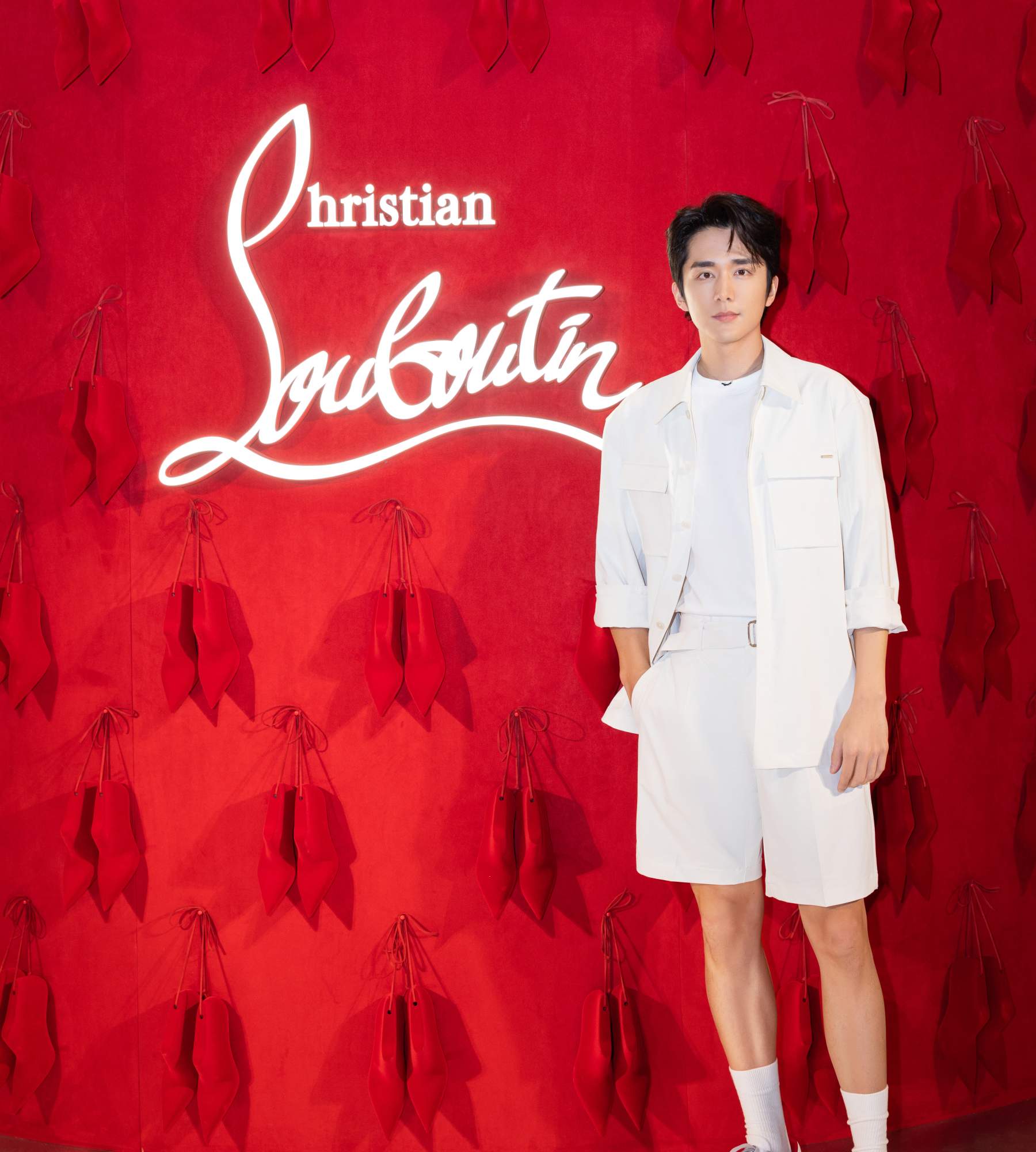 演员张新成、刘些宁亮相Christian Louboutin路铂廷成都红底限时体验空间