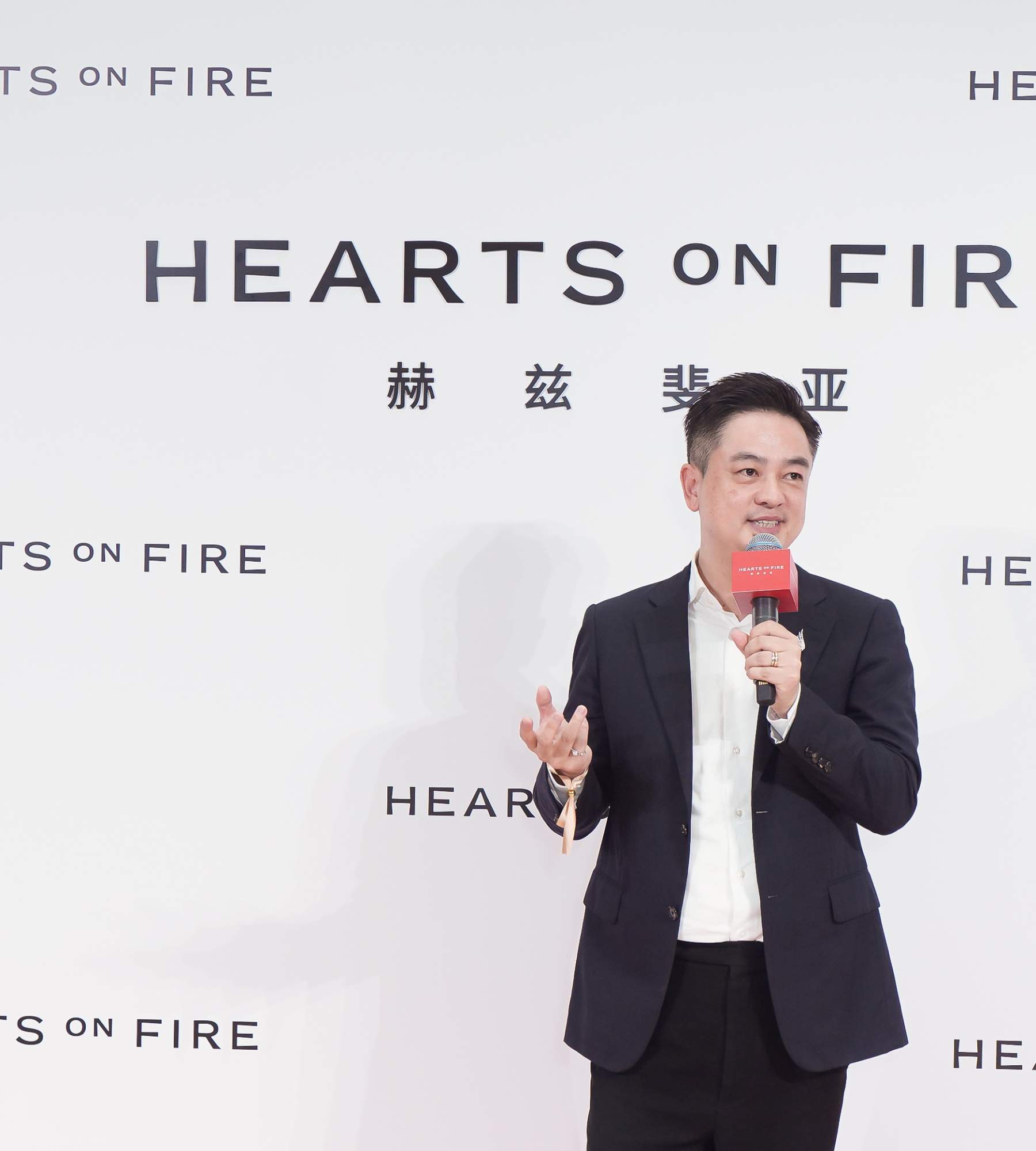 HEARTS ON FIRE赫兹斐亚“璀璨时光”限时展闪耀揭幕