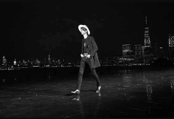 SAINT LAURENT 2019春夏纽约男装秀 继承复古摇滚的纤细妖男