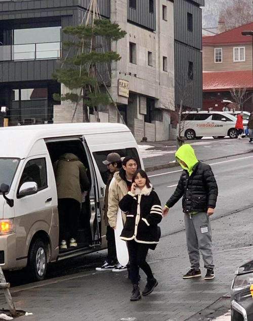 王思聪带女友滑雪，女友颜值堪忧