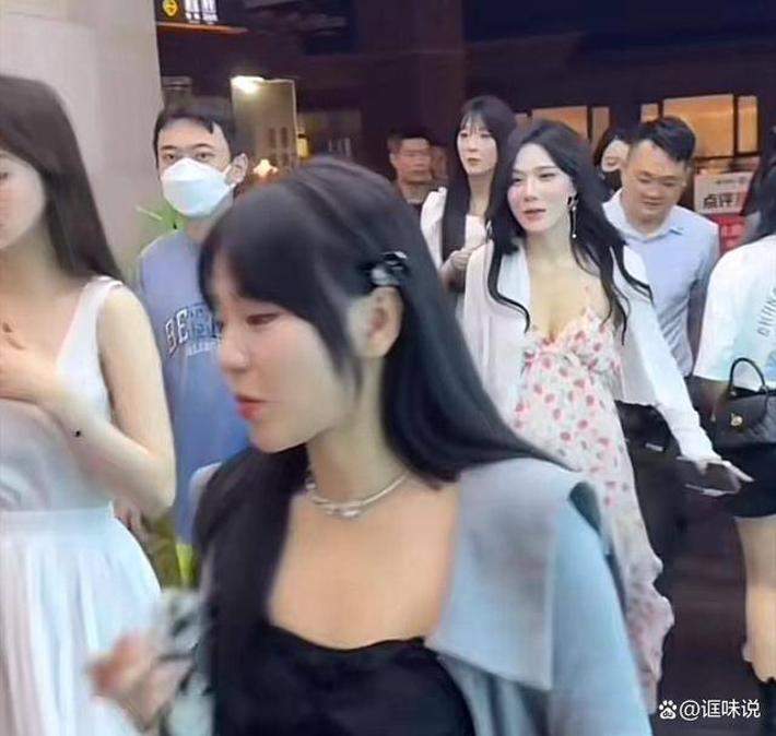 曝王思聪带30个美女现身海南！多位百万级女网红，沈熙王老师在列