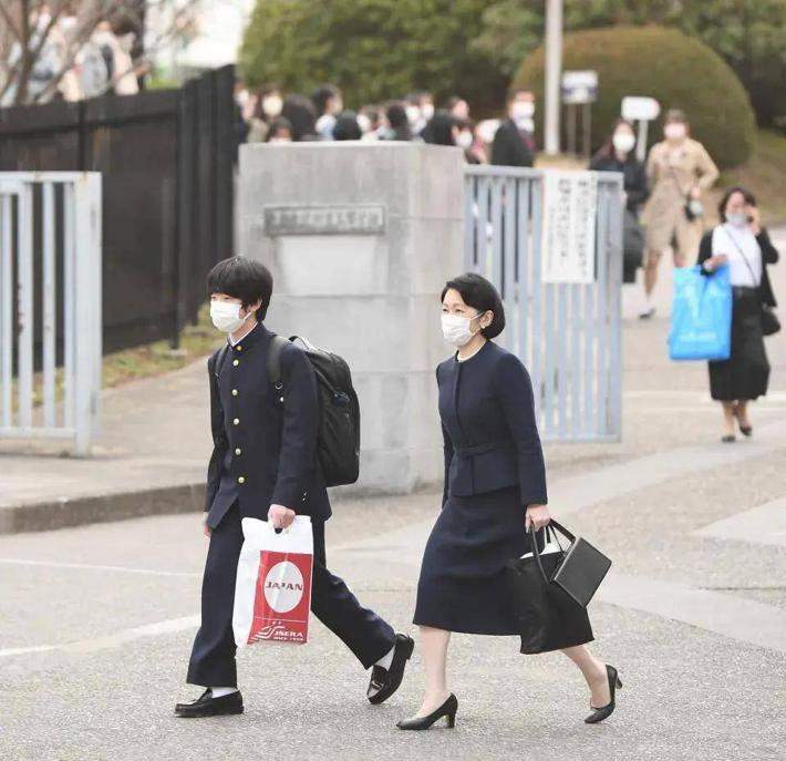 日本皇储妃装节俭被喷！靠生儿子翻身，宫斗30年越努力越失败…