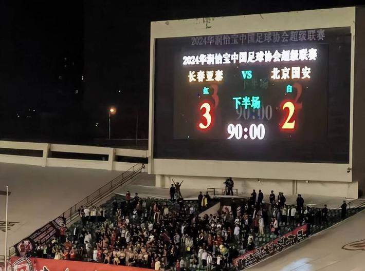 国安后防太烂，惨遭谢晖保级队3-2绝杀！法比奥双响难救主