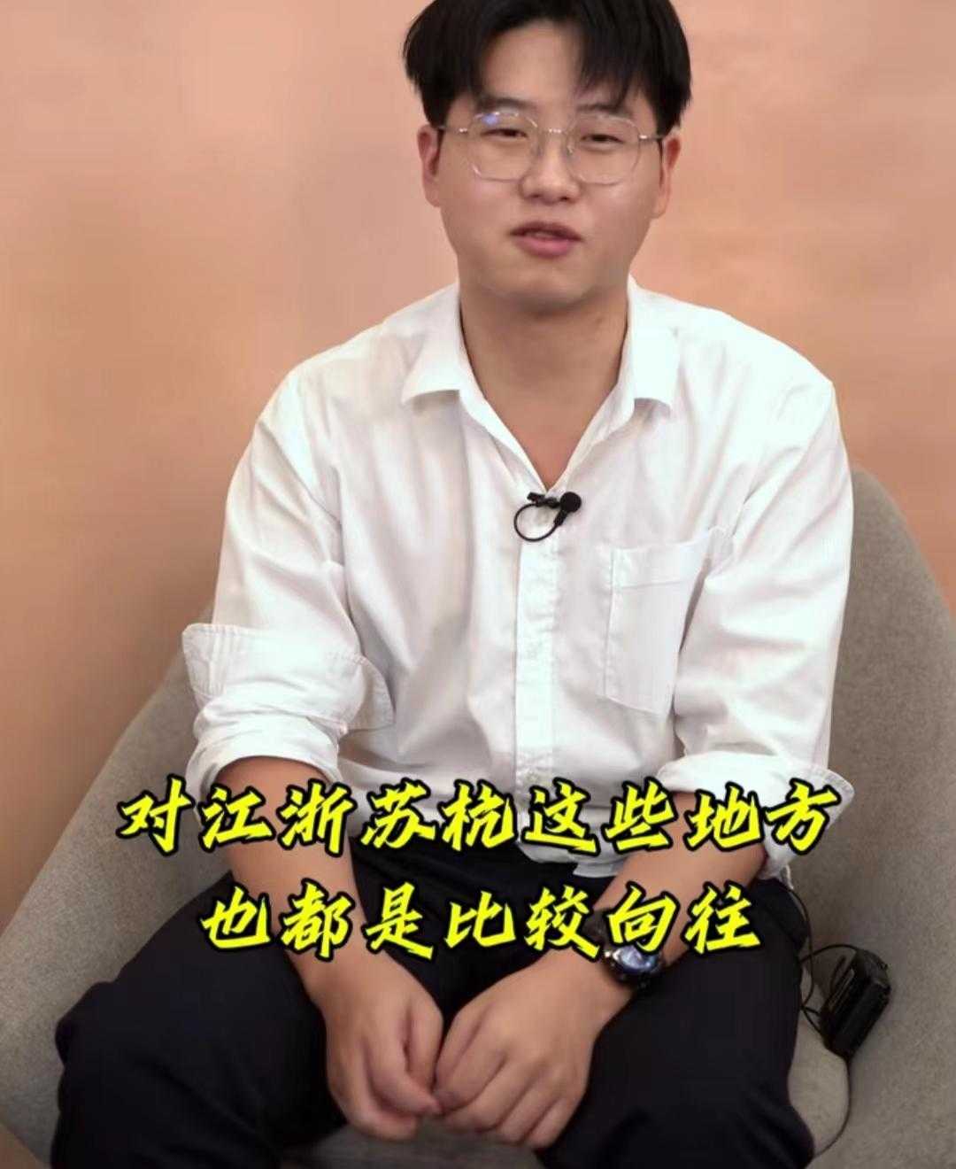 孙卓接受深圳二高采访，被问是否有喜欢的女生时，反应耐人寻味