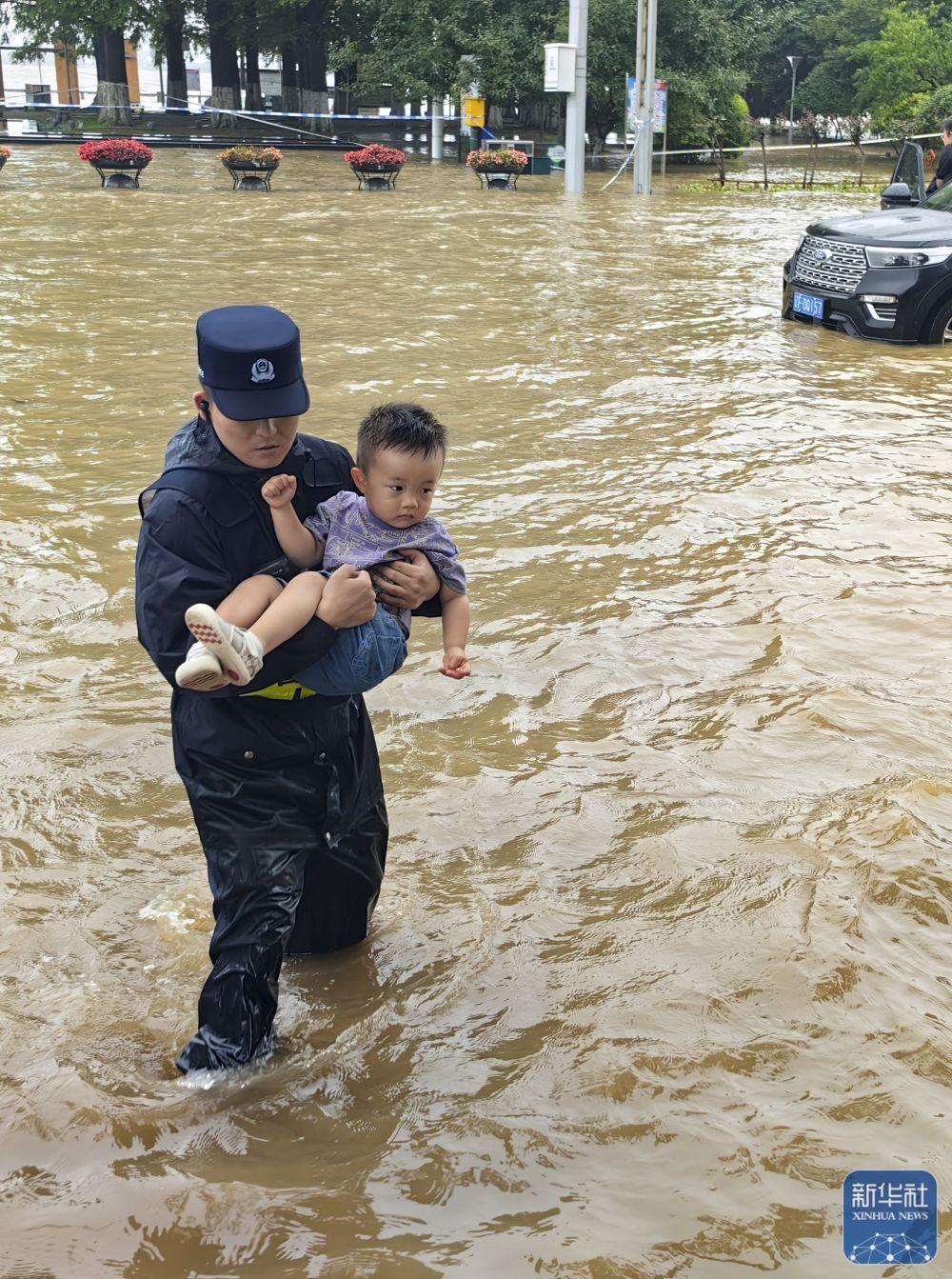 辽宁丹东启动防汛Ⅱ级应急响应 安全转移近3万人